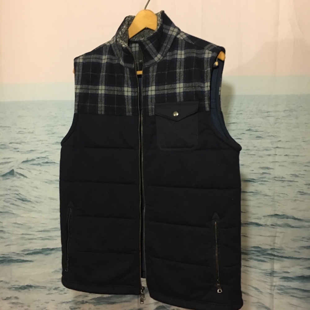Plaid & Navy Men’s Puffy Vest Banana Republic.